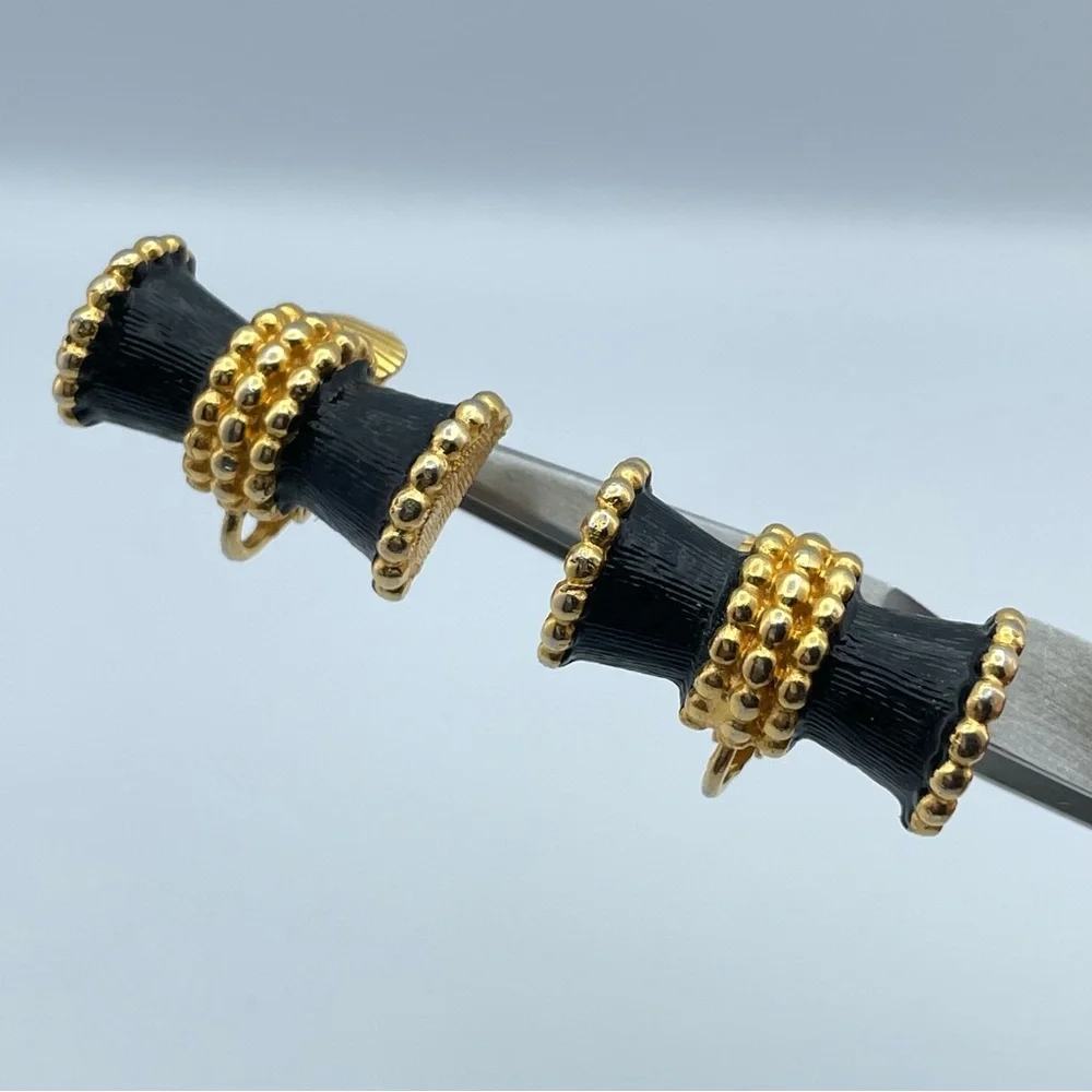Kenneth Jay Lane Black Enamel Gold Beaded Clip-On Earrings Runway Couture - Picture 6 of 8